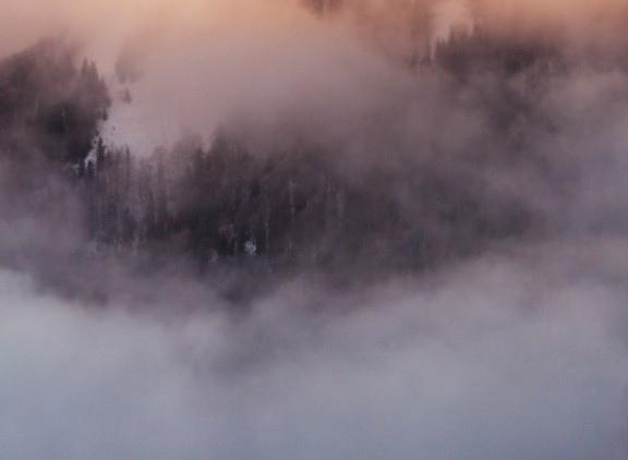 卢浮宫玻璃金字塔内部