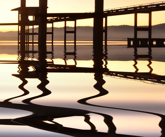 蒸汽熨斗是贴紧衣服吗