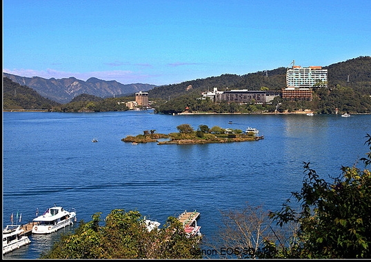 凹凸世界是sB