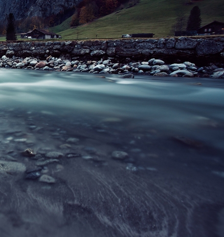 中国位于世界两大地震带