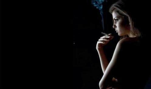 二敦煌鸣沙山有三个特点