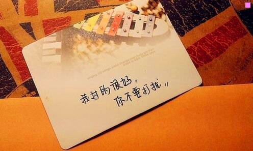 三玩具上的标识图